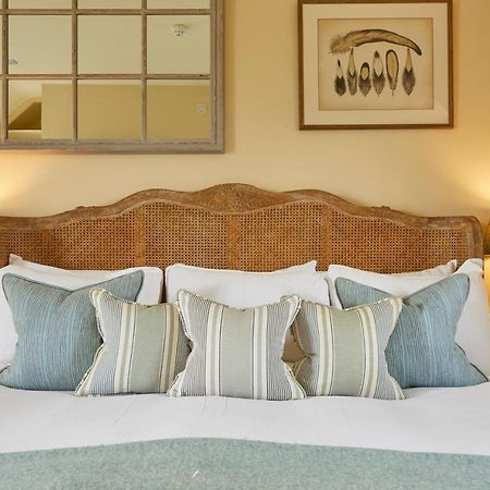 The Kingham Plough Hotel Екстериор снимка