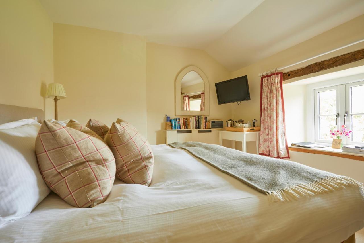 The Kingham Plough Hotel Екстериор снимка