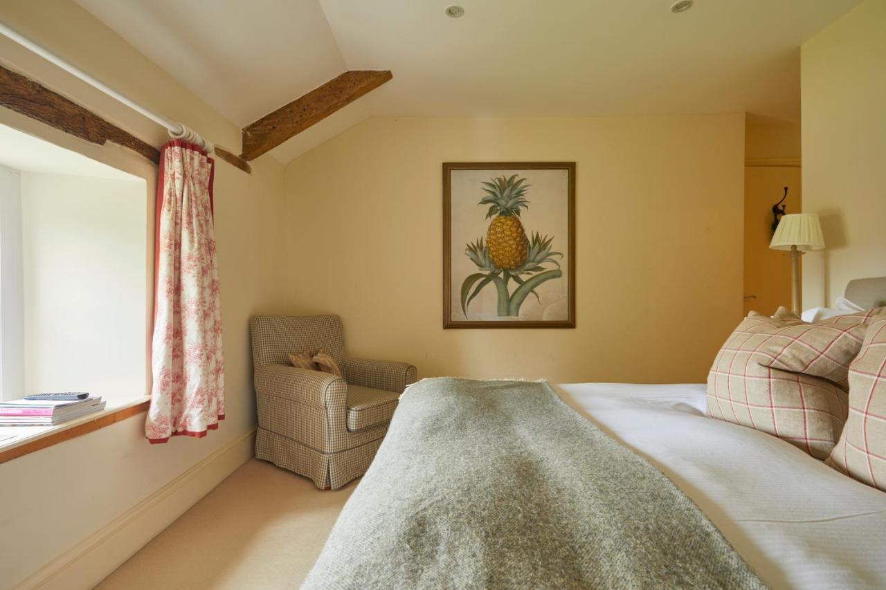 The Kingham Plough Hotel Екстериор снимка